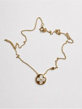 Louis Vuitton Gold Necklace with Mother-of-Pearl Flower Pendant - Women Jewelry